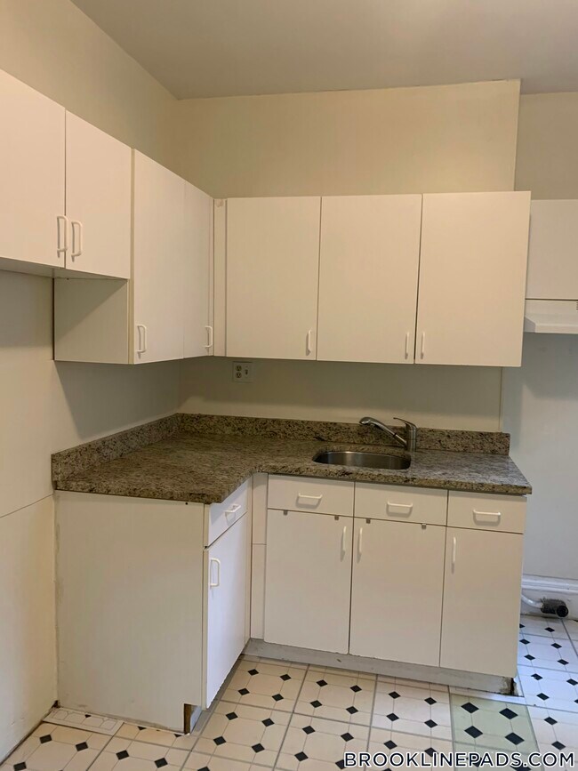 Building Photo - 208 Winthrop Rd