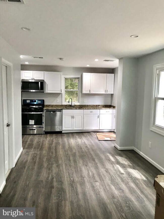 Foto del edificio - 5871 Blaine Dr