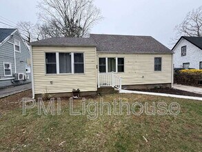 Building Photo - 115 8th Ave