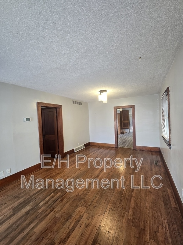 Building Photo - 526 N Martinson Ave