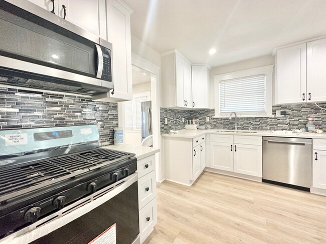 Building Photo - 342 W 91st Pl