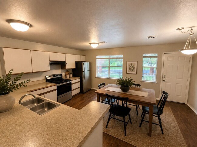 Foto del edificio - 2bed/2.5 bath condo close to downtown