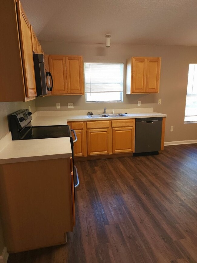 Building Photo - $1895 - 4/2/2 - Available NOW - Palm Coast