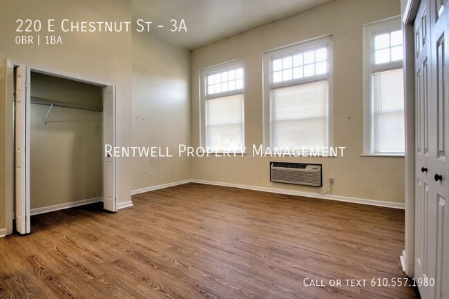 Foto del edificio - 220 E Chestnut St