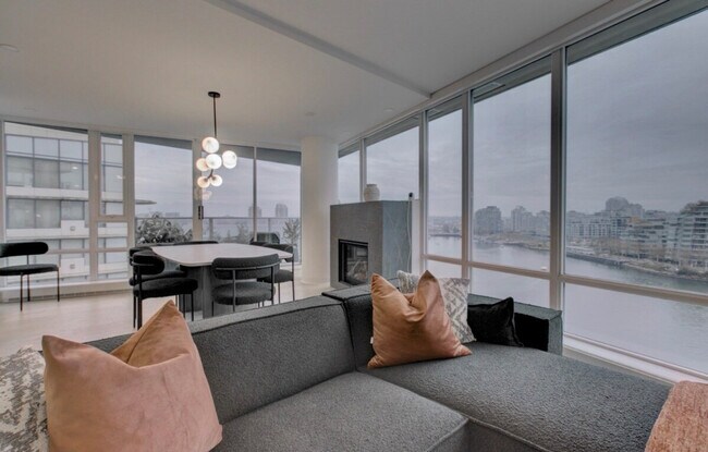 Photo du bâtiment - 833 Pacific Blvd