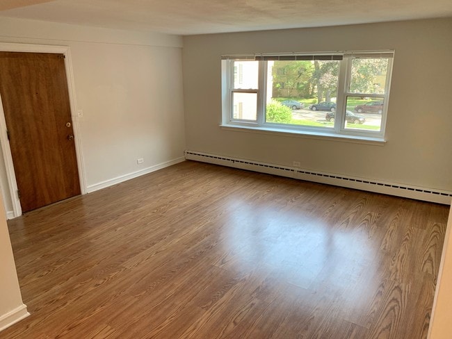 Living room, empty - 2313 Central St