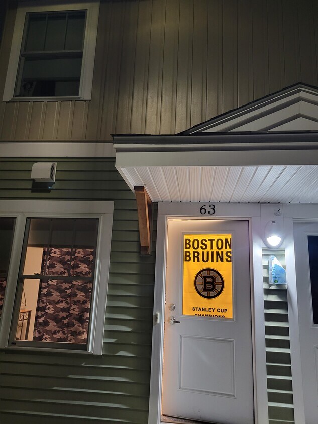 This is a shared unit with 1 person already living there. the full rent is 1800 a month so it's 900 - 95 Village St