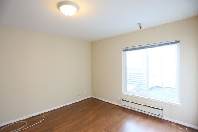 Foto del edificio - Contemporary 2BR/1BA in the Outer Richmond, Yard, Laundry, Parking available for additional fee (...