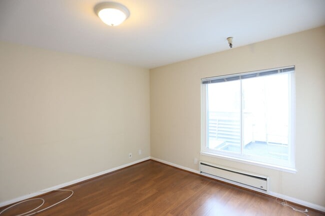 Photo - OPEN HOUSE: Thursday (1/8) 6:10pm-6:30pm. Contemporary 2BR/1BA in the Outer Richmond, Yard, Laund...