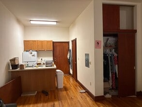 Building Photo - 402 W Dayton St