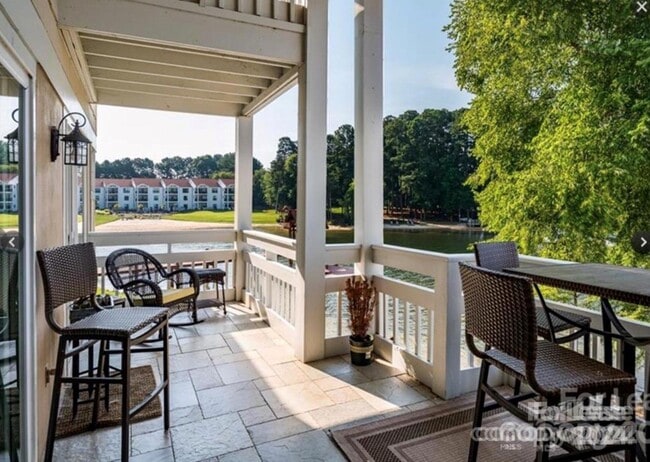 Building Photo - 17925 Kings Point Dr