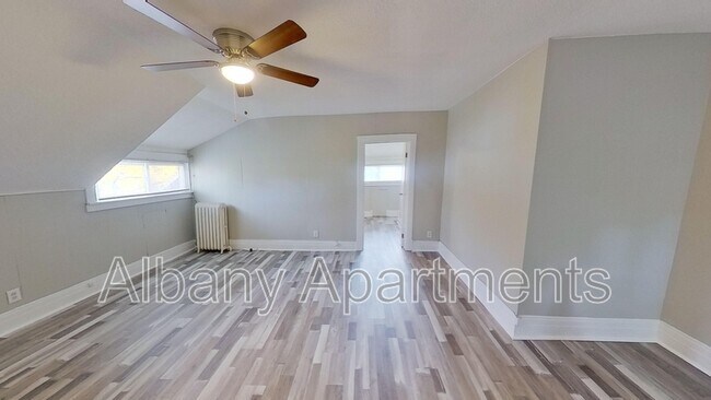 Foto del edificio - 846 Warren St