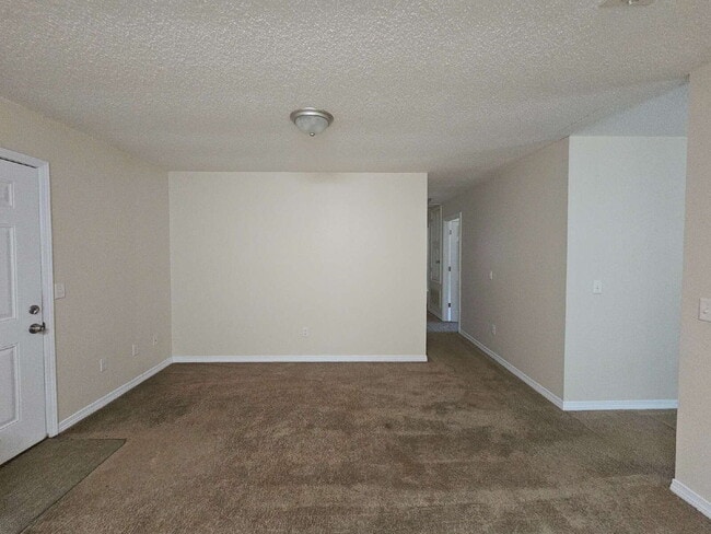 Foto del edificio - "Charming 3-Bed, 2-Bath Retreat Awaits!"