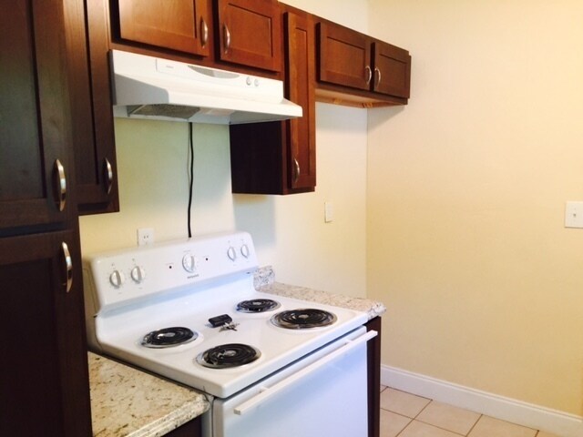 Building Photo - Charming home, just a few miles from Downt...