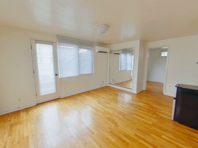 Photo - 1825 University St Apartment