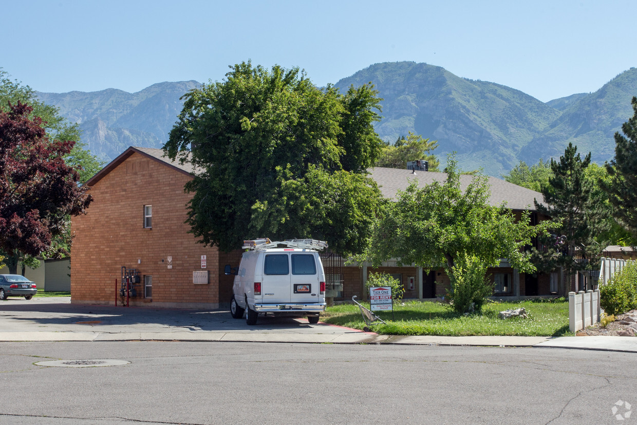 Primary Photo - 4-Plex