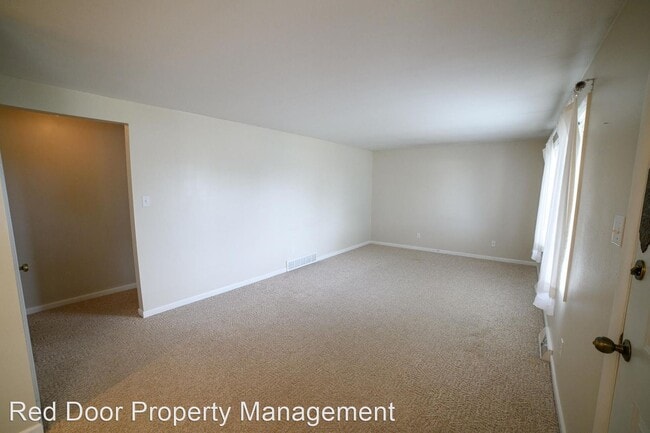 Building Photo - 3 br, 2 bath House - 605 26th Ave NE