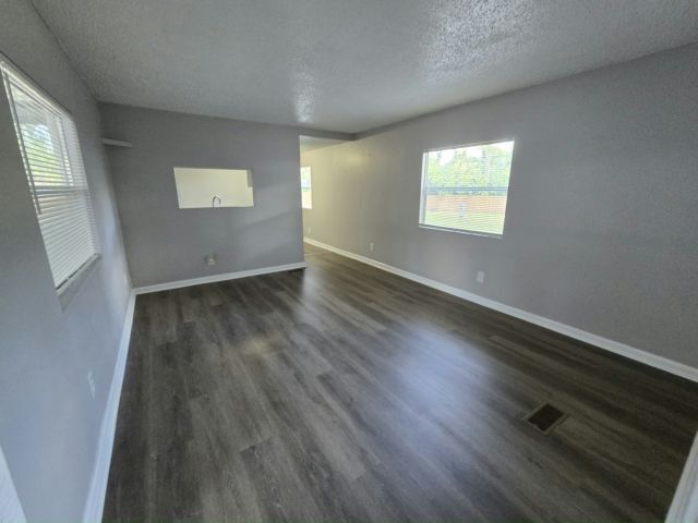 Foto del edificio - 11211 East Bay Rd