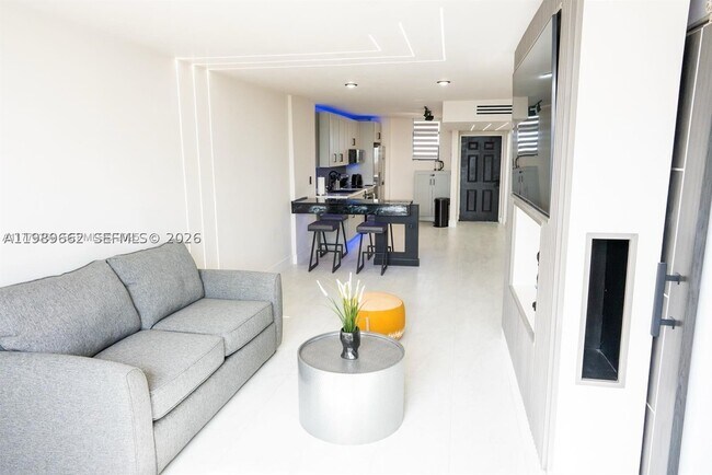 Building Photo - 903 N Miami Beach Blvd