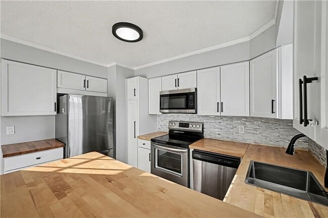 Building Photo - 3615 NE 68th Ter