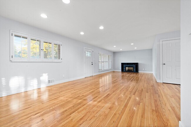 Foto del edificio - Available NOW! 4 Bedroom 3 Bath Beautiful ...