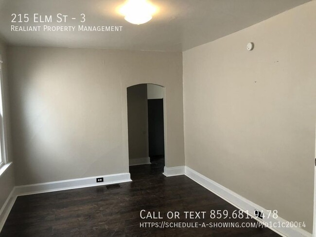Building Photo - 215 Elm St