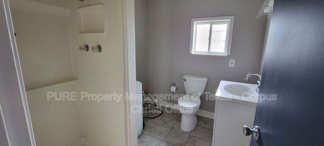Building Photo - 5002 Bevly Dr