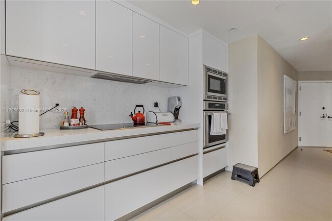 Foto del edificio - 520 Brickell Key Dr