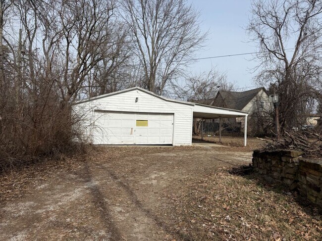 Building Photo - 5834 E 20th St