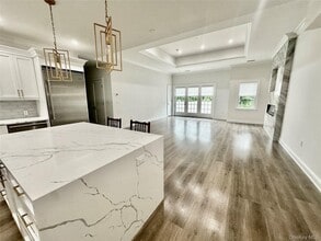 Building Photo - 585 Main St