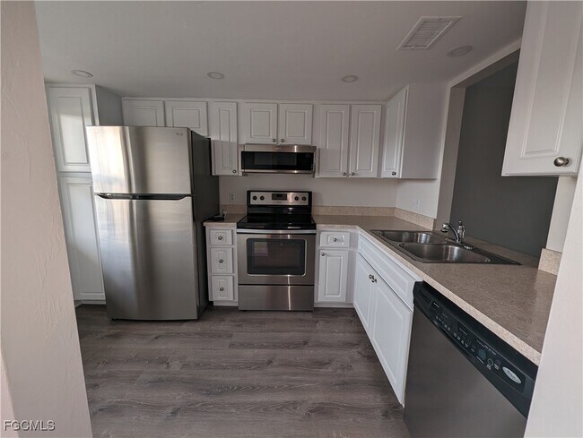 Building Photo - 1519 Cape Coral Pkwy W