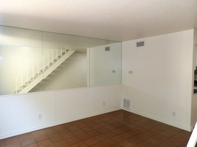 Building Photo - 4431 Travis St