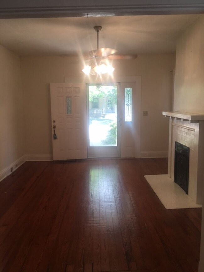Building Photo - N. Ashland Ave Bungalow Home       251218
