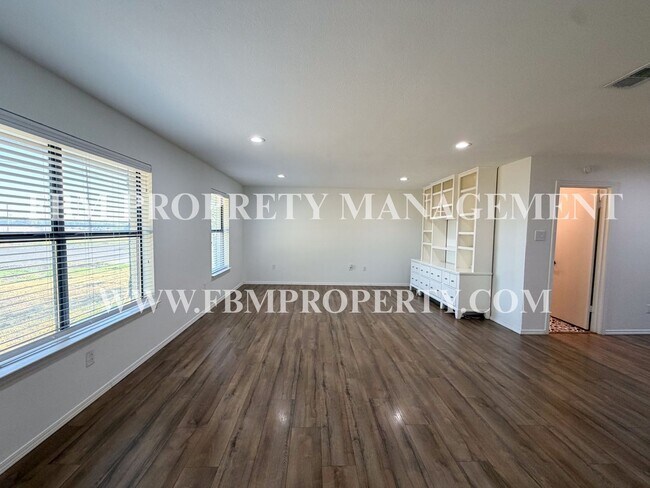 Foto del edificio - 616 E Ave East
