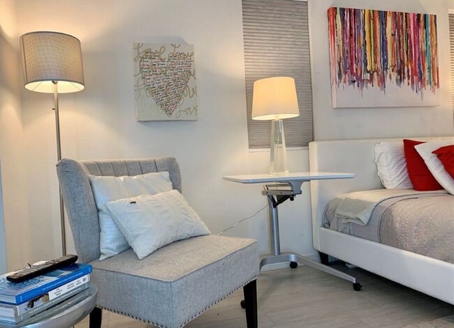 Foto del edificio - 5556 Coral Dr