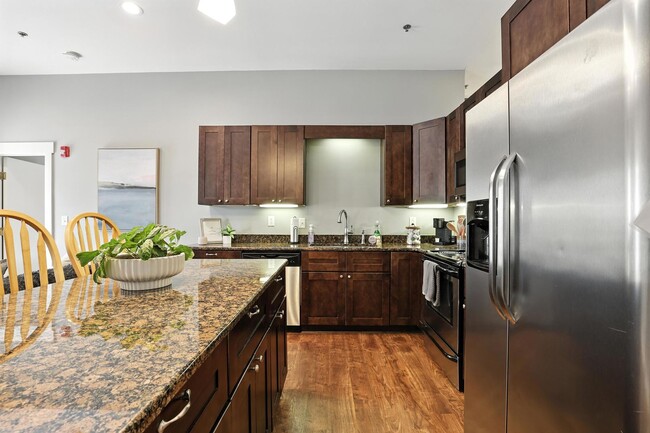 Foto del edificio - North Thomas 472-492