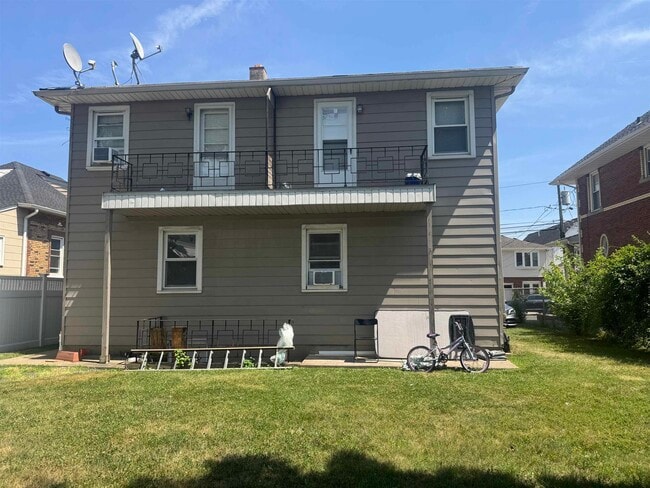 Photo - 717 Hudson Ave (Secaucus, NJ) Apartment