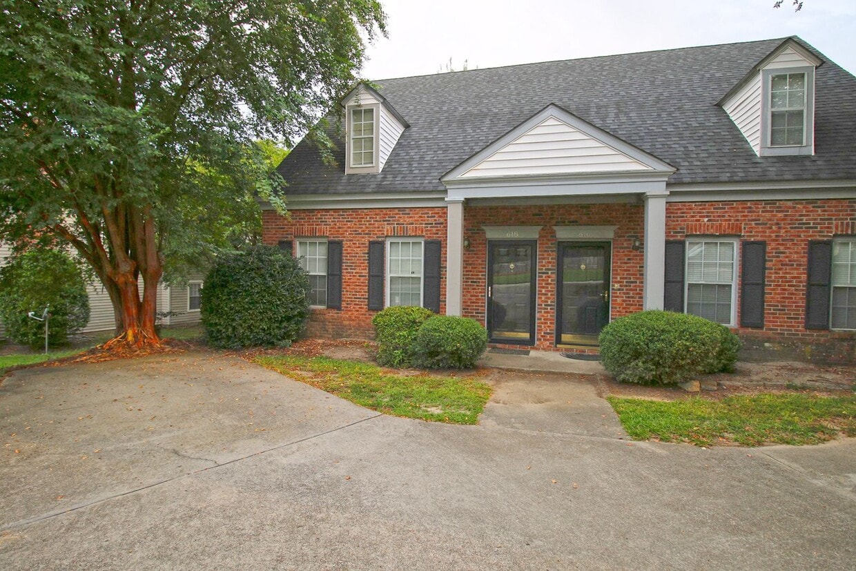 Primary Photo - Available July 11th – Charming 3 Bed / 2 B...