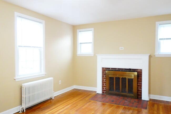 Building Photo - 807 Kennebec Ave