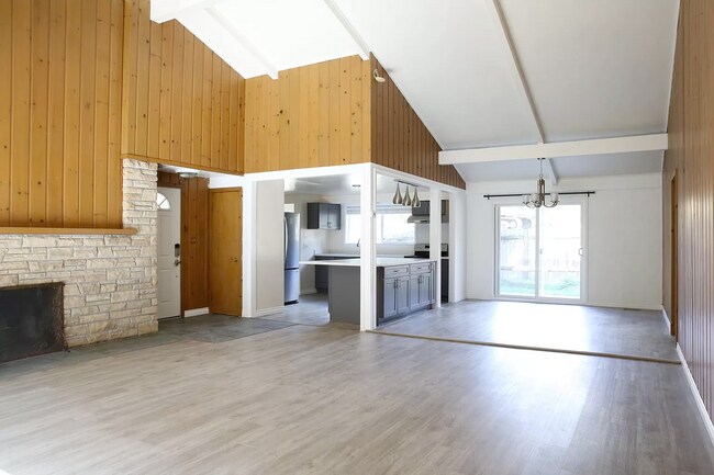 Dining Room - 10425 NE 17th St
