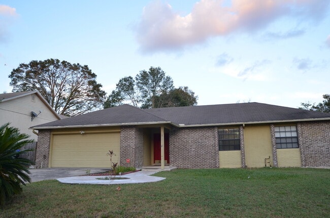 Cute and Updated 3/2 House with Pool in Willow Creek (Loch Hart Area) - Cute and Updated 3/2 House with Pool in Willow Creek (Loch Hart Area)