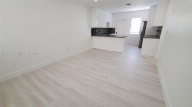 Building Photo - 215 Zamora Ave