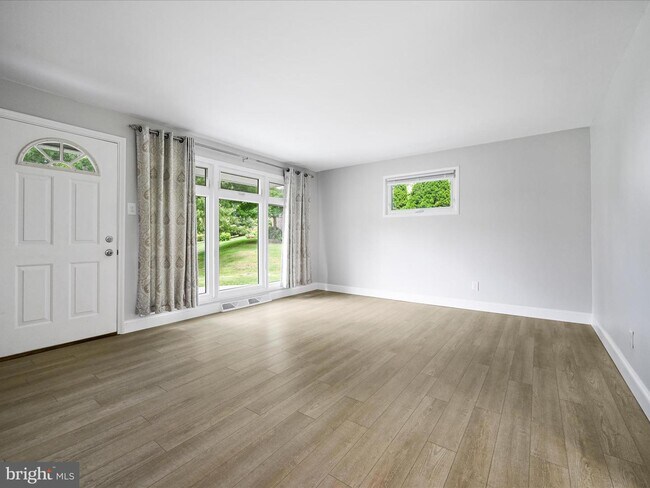 Foto del edificio - 20 Meadowbrook Ln