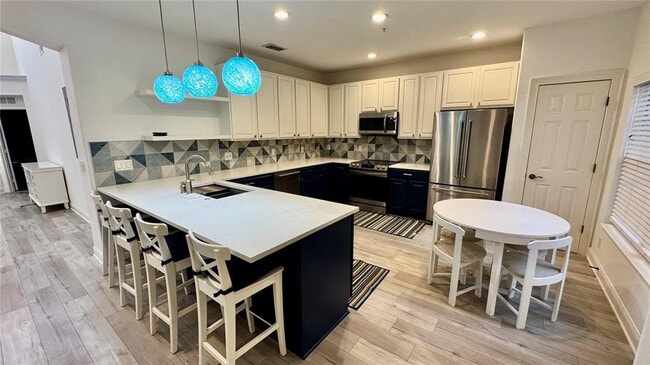 Building Photo - 6826 Sorrento St