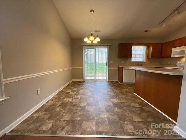 Building Photo - 135 Braeburn Dr