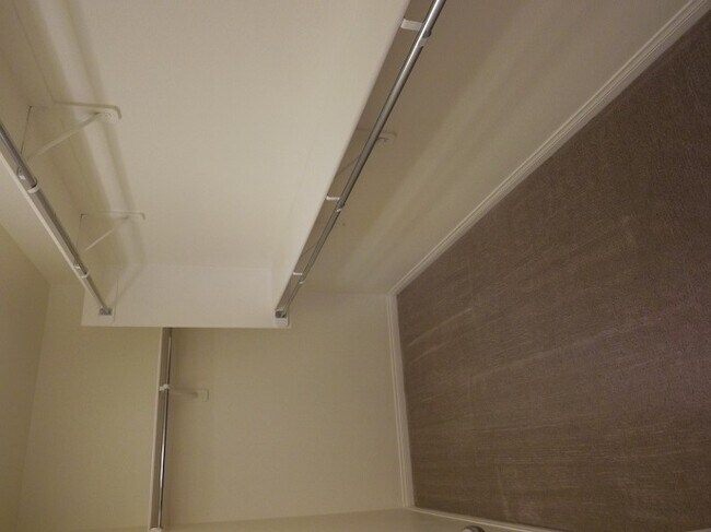 Foto del edificio - *WONDERFUL & LARGE 5 BEDROOM HOME W/ LARGE...