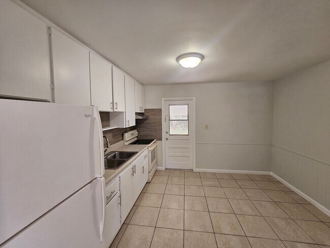 Foto del edificio - Beautiful and cozy 2/1 apartment available now!