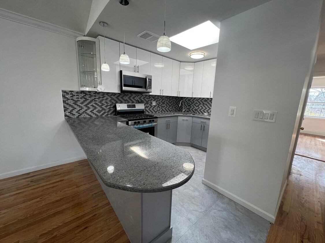 Primary Photo - 8484 127th St