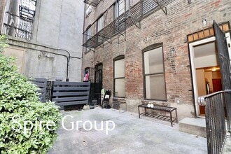 Building Photo - 814 10th Ave