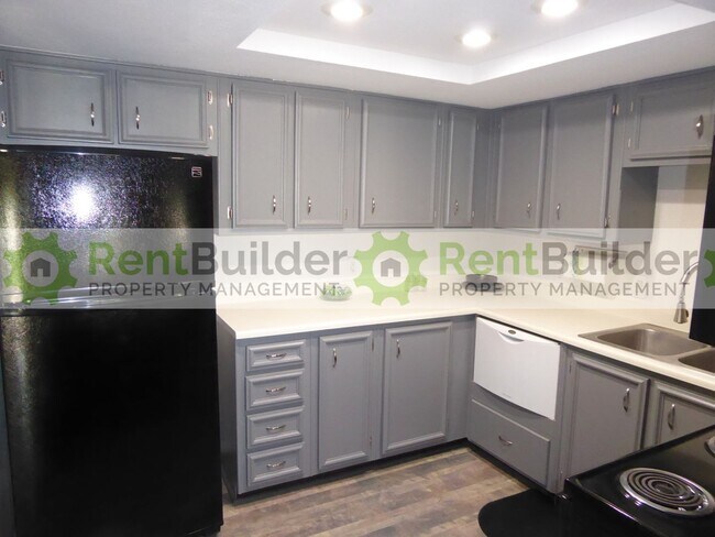 Building Photo - Lease Pending - Please apply at your own d...
